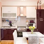 Maris Apartment *